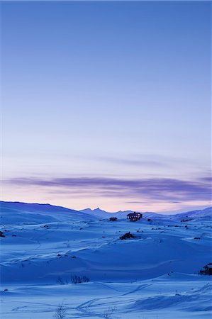 simsearch:6126-08643376,k - Sweden, Lapland, Riksgransen, Winter landscape at dusk Foto de stock - Sin royalties Premium, Código: 6126-08781142