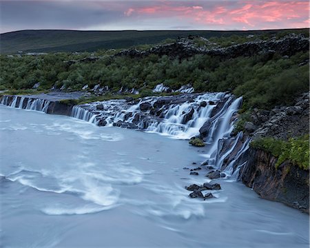 Hraunfossar waterfall in Iceland Photographie de stock - Premium Libres de Droits, Code: 6126-09102771