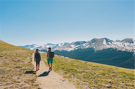 Two people hiking in Rocky Mountain National Park Stock Photo - Premium Royalty-Free, Code: 6126-09104187