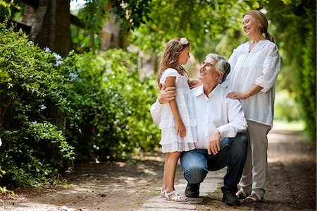 Portrait of young girl with her grandparents. Foto de stock - Sin royalties Premium, Código: 6128-08780705