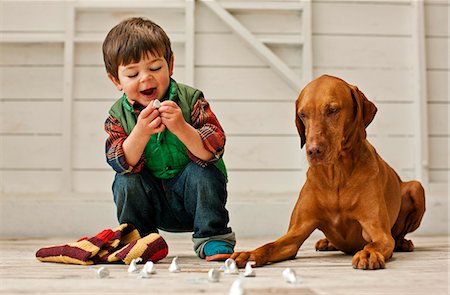 Happy young boy playing with candy. Stock Photo - Premium Royalty-Free, Code: 6128-08781042