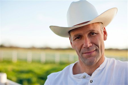 simsearch:693-03312660,k - Portrait of a mid adult man wearing a white hat. Stock Photo - Premium Royalty-Free, Code: 6128-08781064