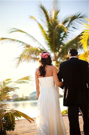 simsearch:6128-08738334,k - Portrait of a newlywed couple on a tropical beach. Stock Photo - Premium Royalty-Free, Code: 6128-08798833