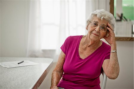 dining rooms in pink - Portrait of a troubled looking senior woman. Stock Photo - Premium Royalty-Free, Code: 6128-08727877