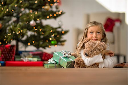 simsearch:649-09078617,k - Portrait of a young girl hugging her teddy bear on Christmas morning. Stock Photo - Premium Royalty-Free, Code: 6128-08728280