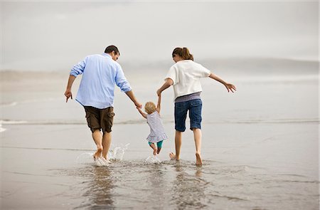 simsearch:649-03667431,k - Couple walking hand in hand with their daughter on a beach at low tide. Stock Photo - Premium Royalty-Free, Code: 6128-08737693