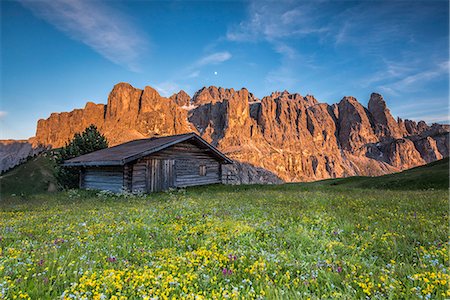 fienile - Passo Gardena, Dolomites South Tyrol, Italy. Alpenglow in the wall of the Sella Fotografie stock - Premium Royalty-Free, Codice: 6129-09057995