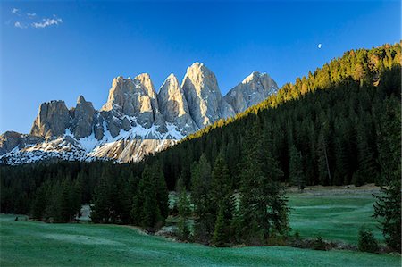 dolomiti - The group of Odle views from Gampen Malga at dawn. Funes Valley. Dolomites South Tyrol Italy Europe Stock Photo - Premium Royalty-Free, Code: 6129-09058152