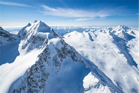 Aerial view of Piz Roseg sorrounded by huge glaciers. Val Roseg, Engadine, Canton of Grisons, Switzerland Europe Foto de stock - Sin royalties Premium, Código: 6129-09058119