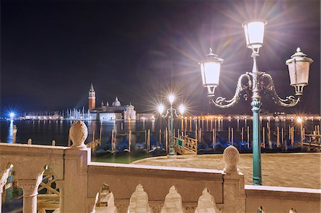 Gondolas dock, lamp post and San Giorgio Maggiore Church, Venice, Veneto, Italy Stock Photo - Premium Royalty-Free, Code: 6129-09086884