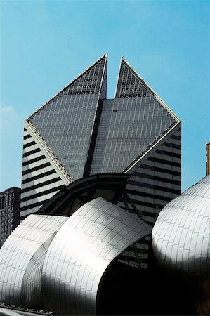 sculpture in town - Low angle view of a building in a city, Smurfit-Stone Building, Chicago, Illinois, USA Stock Photo - Premium Royalty-Free, Code: 625-00804434