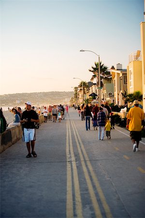 simsearch:625-00805801,k - Large group of tourists walking on a pier, San Diego, California, USA Stock Photo - Premium Royalty-Free, Code: 625-00804741