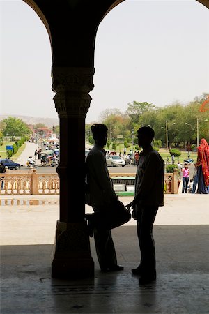simsearch:625-00806447,k - Two people standing against a column Stock Photo - Premium Royalty-Free, Code: 625-00804941