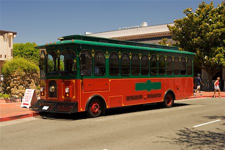 simsearch:625-00806447,k - Bus parked on a roadside Stock Photo - Premium Royalty-Free, Code: 625-00805062