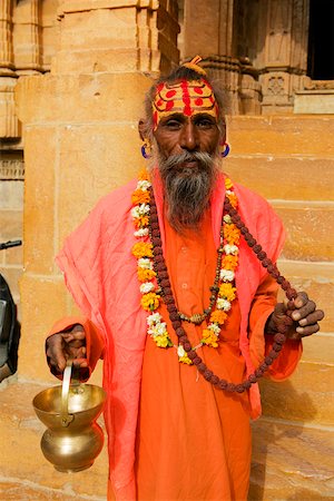simsearch:400-05146135,k - Portrait of a sadhu holding a vase, Jaisalmer, Rajasthan, India Stock Photo - Premium Royalty-Free, Code: 625-00805238