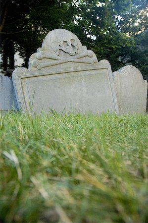 Close-up of skull and cross bones on a grave, Boston, Massachusetts USA Stock Photo - Premium Royalty-Free, Code: 625-00805881