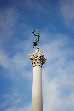 Low angle view of a column, Union Square, San Francisco, California USA Stock Photo - Premium Royalty-Free, Code: 625-00801720
