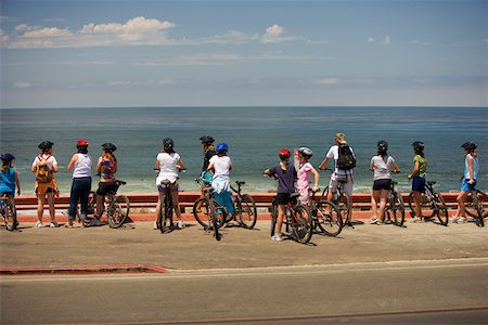 simsearch:625-00801301,k - Rear view of a group of cyclists looking at the Pacific Ocean, La Jolla, San Diego, California, USA Stock Photo - Premium Royalty-Free, Code: 625-00802074