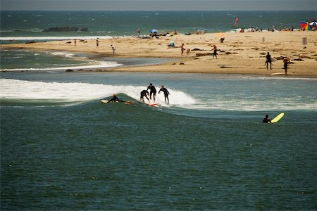 simsearch:625-00801301,k - Distant view of a group of people surfing, Malibu, California, USA Stock Photo - Premium Royalty-Free, Code: 625-00802175