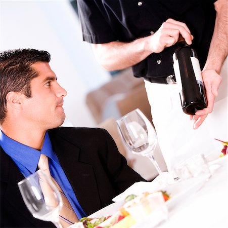 simsearch:625-00902698,k - Waiter showing a mid adult man a wine bottle Foto de stock - Sin royalties Premium, Código: 625-00838931