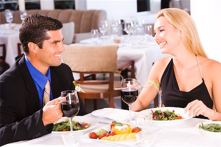 simsearch:625-00902698,k - Mid adult man and a young woman sitting in a restaurant Foto de stock - Sin royalties Premium, Código: 625-00838947