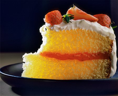 simsearch:614-06116210,k - Close-up of a piece of eaten cake on a plate Foto de stock - Sin royalties Premium, Código: 625-00849151