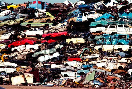 Pile of junk cars, Los Angeles, CA Foto de stock - Sin royalties Premium, Código: 625-00840352