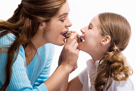 simsearch:625-01250196,k - Side profile of a mother and her daughter eating a pastry Stock Photo - Premium Royalty-Free, Code: 625-00850372