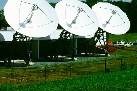 Satellite dish in a row, Maryland USA Stock Photo - Premium Royalty-Free, Code: 625-00898619