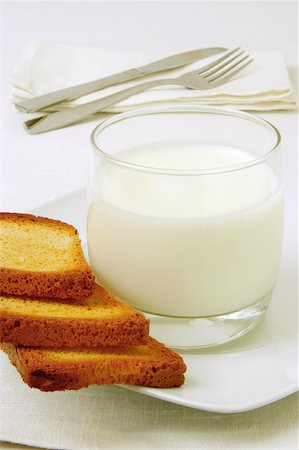 simsearch:625-01261270,k - Close-up of a glass of milk and toast Stock Photo - Premium Royalty-Free, Code: 625-00898706