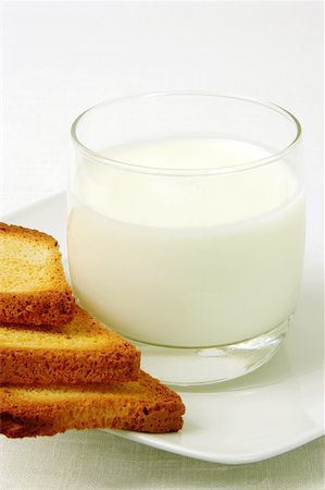 simsearch:625-01261270,k - Close-up of a glass of milk and toast Stock Photo - Premium Royalty-Free, Code: 625-00898791
