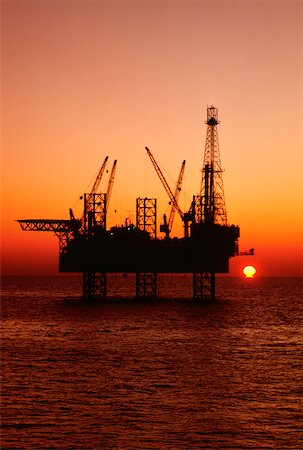 Silhouette of an oil drilling rig at dusk, Mediterranean Sea, Tunisia Stock Photo - Premium Royalty-Free, Code: 625-00899074