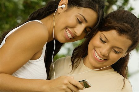 simsearch:625-00839074,k - Close-up of two teenage girls holding an MP3 player listening to music Stock Photo - Premium Royalty-Free, Code: 625-00899563