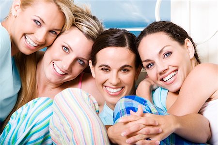 simsearch:625-00839074,k - Portrait of four young women smiling Stock Photo - Premium Royalty-Free, Code: 625-00902259