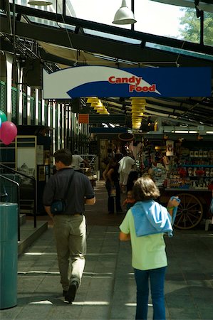 simsearch:625-00903103,k - Group of tourist in a market, Boston, Massachusetts, USA Stock Photo - Premium Royalty-Free, Code: 625-00903330