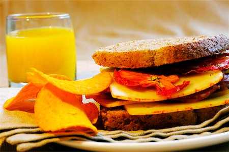 simsearch:625-01261270,k - Close-up of orange juice with a sandwich and potato chips Stock Photo - Premium Royalty-Free, Code: 625-01038601