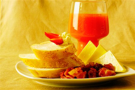 simsearch:625-01261270,k - Close-up of slices of bread and cheese with a juice glass on a plate Stock Photo - Premium Royalty-Free, Code: 625-01038623