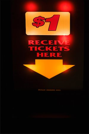 simsearch:625-01094222,k - Close-up of an arrow sign on a slot machine, Las Vegas, Nevada, USA Stock Photo - Premium Royalty-Free, Code: 625-01040180