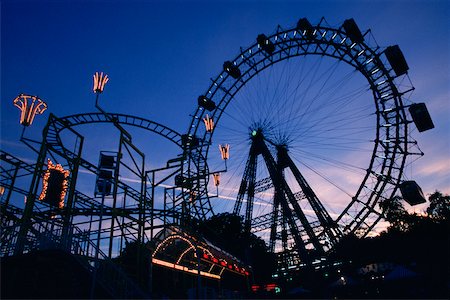 Silhouette of amusement park rides, Prater Park, Vienna, Austria Foto de stock - Sin royalties Premium, Código: 625-01095168