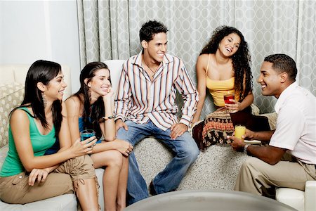 simsearch:625-00902698,k - Group of friends talking to each other and smiling Foto de stock - Sin royalties Premium, Código: 625-01093759