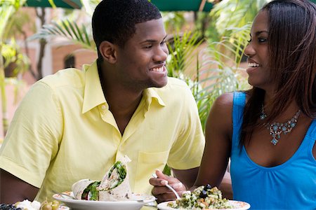 simsearch:625-00902698,k - Close-up of a young man and a teenage girl sitting in a restaurant Foto de stock - Sin royalties Premium, Código: 625-01093768