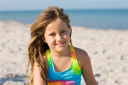 Portrait of a girl smiling on the beach Stock Photo - Premium Royalty-Free, Code: 625-01093915