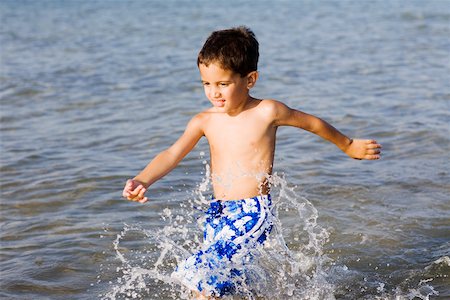 simsearch:625-01748893,k - High angle view of a boy walking in water Stock Photo - Premium Royalty-Free, Code: 625-01093943