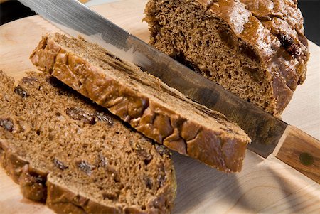 simsearch:625-01250196,k - Close-up of a knife with the slices of cake Stock Photo - Premium Royalty-Free, Code: 625-01249725