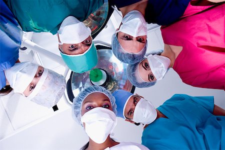 simsearch:625-01249642,k - Low angle view of surgeons in an operating room Foto de stock - Sin royalties Premium, Código: 625-01249941