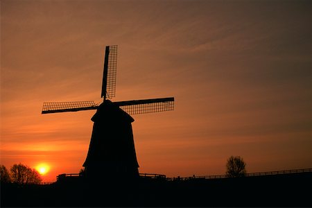 Silhouette d'un moulin à vent traditionnel au crépuscule, Schermer, Pays-Bas Photographie de stock - Premium Libres de Droits, Code: 625-01250468