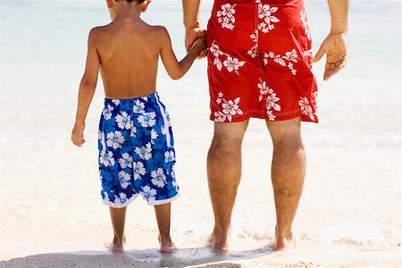 simsearch:625-01748893,k - Rear view of a boy holding his father's hands standing on the beach Stock Photo - Premium Royalty-Free, Code: 625-01250484