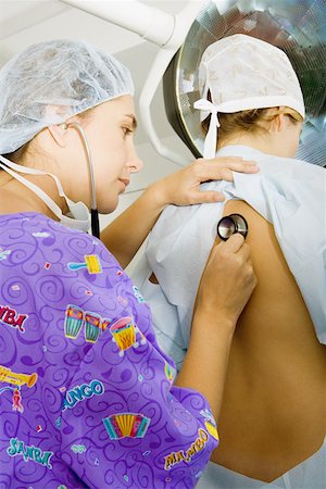 simsearch:625-01249642,k - Side profile of a female doctor examining a female patient with a stethoscope Foto de stock - Sin royalties Premium, Código: 625-01250482