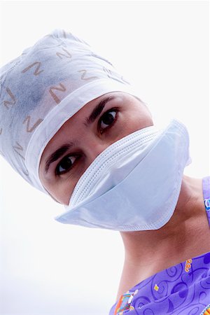 simsearch:640-01364042,k - Close-up of a female nurse in a surgical mask and a surgical cap Stock Photo - Premium Royalty-Free, Code: 625-01250863