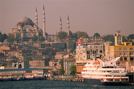 simsearch:841-03067143,k - Cruise ship docked at the harbor with a mosque in the background, Suleymanie Mosque, Golden Horn, Istanbul, Turkey Stock Photo - Premium Royalty-Free, Code: 625-01251170